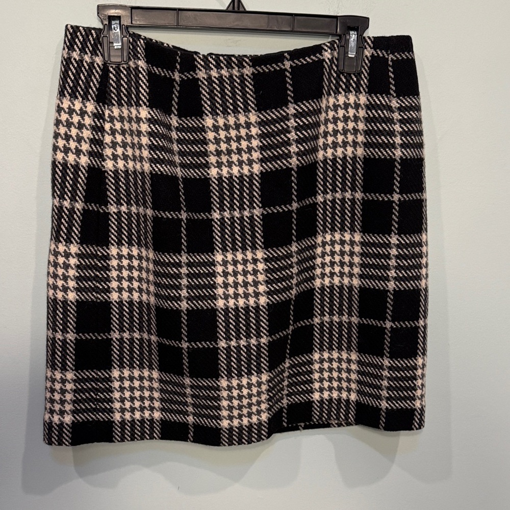 Eddie Bauer Plaid Black and Cream Wool mini Skirt Size 12